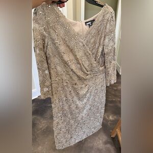 Jessica Howard Elegant sequins & Lace Dress in champagne color
